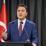 Babacan: Ahmet Davutoğlu’na ve partili arkadaşlarına uygulanan şiddeti kınıyorum